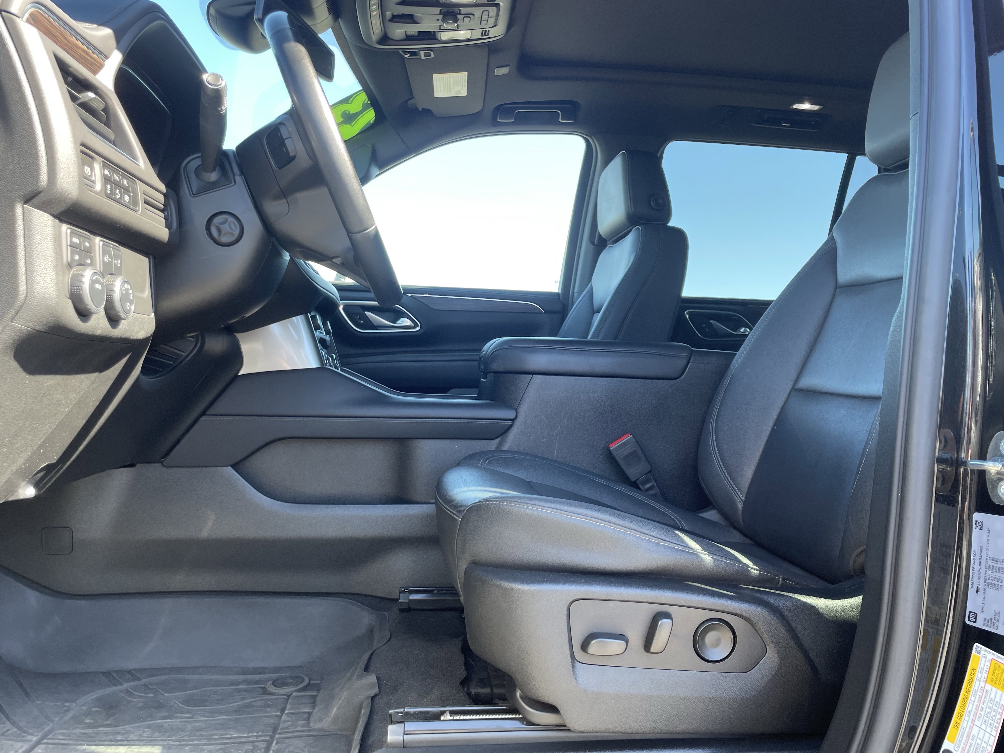 Used 2023 Chevrolet Tahoe Z71 w/ Luxury Package AWD/4WD image 12