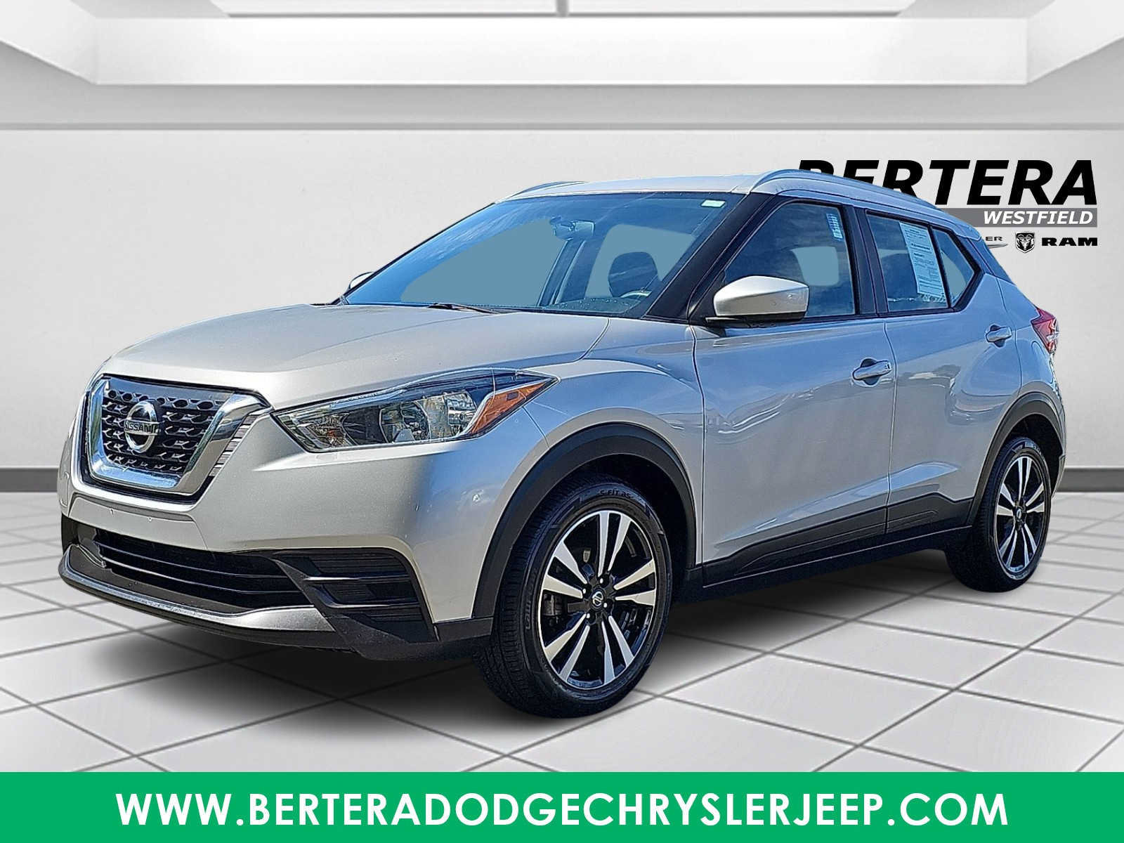 Used 2019 Nissan Kicks SV FWD image 3