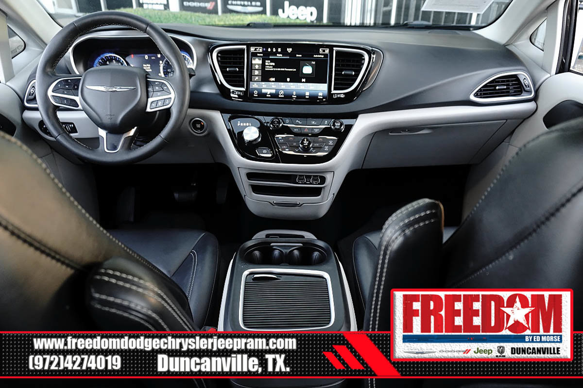 Certified 2024 Chrysler Pacifica Touring-L FWD image 10
