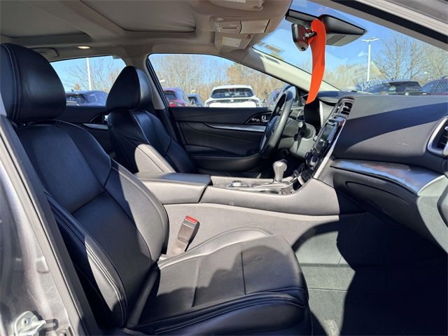 Used 2023 Nissan Maxima SL image 12