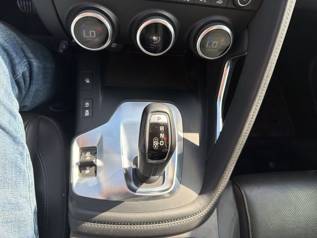 Used 2018 Jaguar E-PACE SE image 20