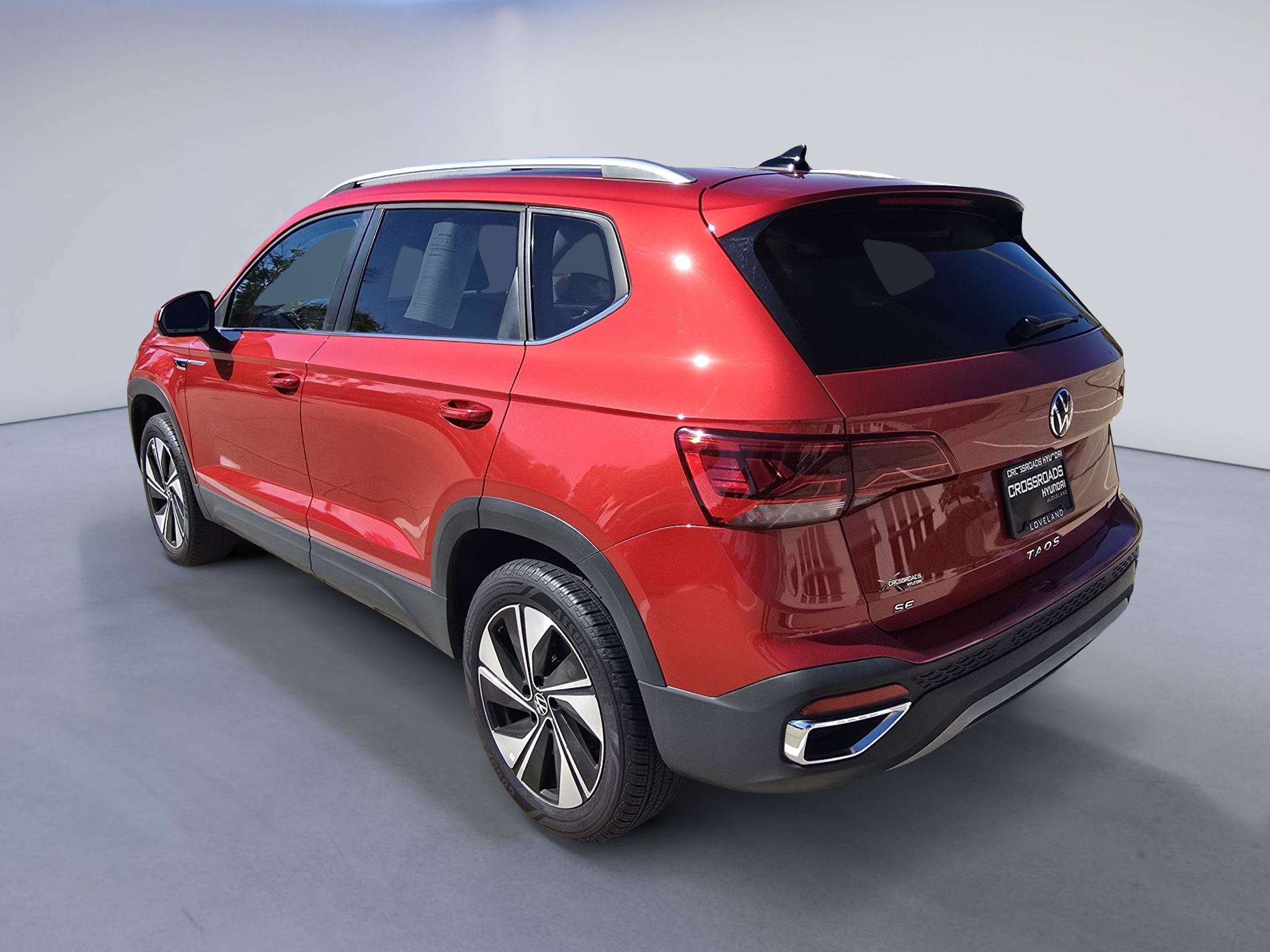 Used 2024 Volkswagen Taos SE w/ Panoramic Sunroof Package AWD/4WD image 3