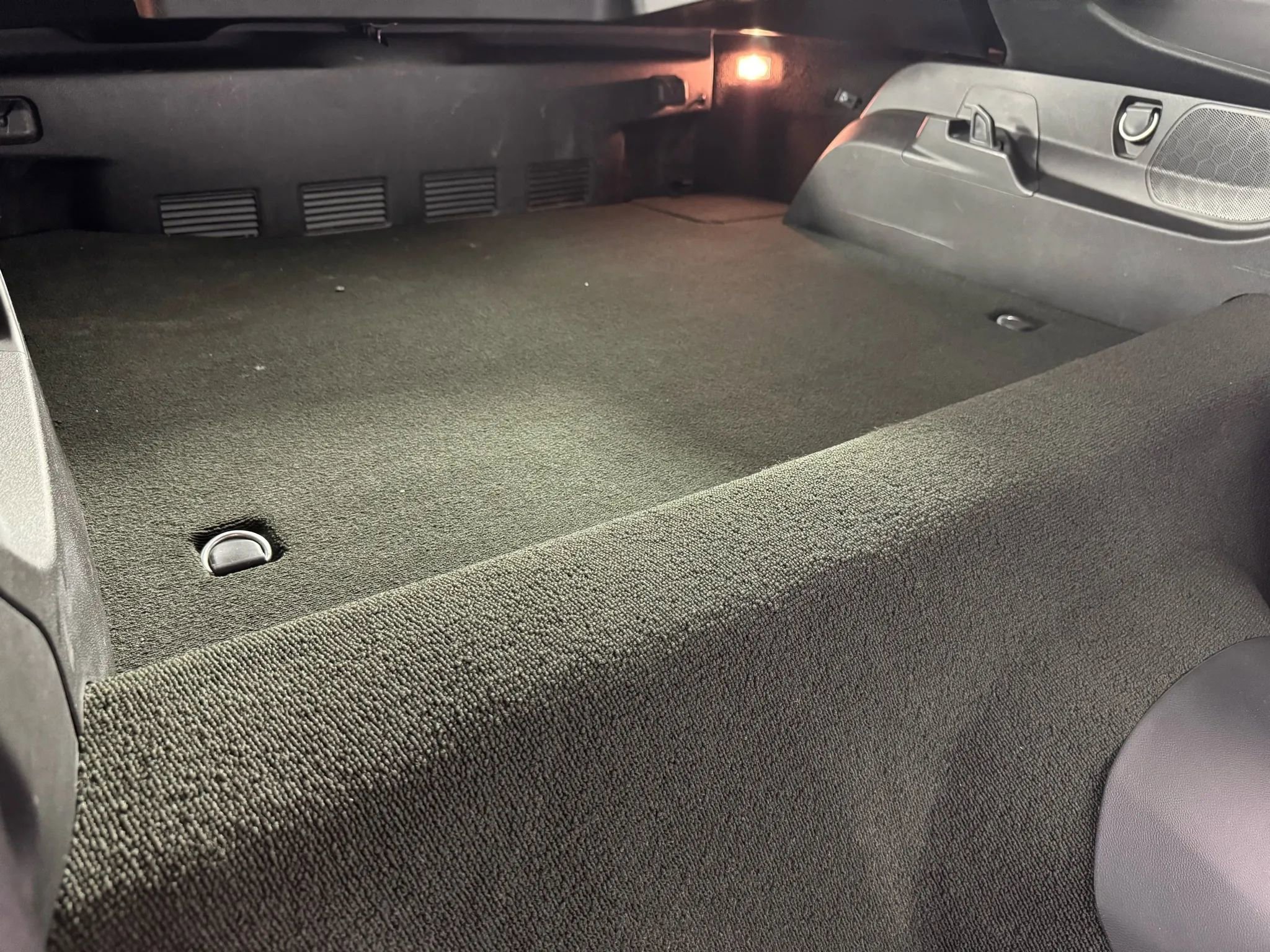 Used 2018 Chevrolet Corvette Stingray Coupe w/ Battery Protection Package image 34