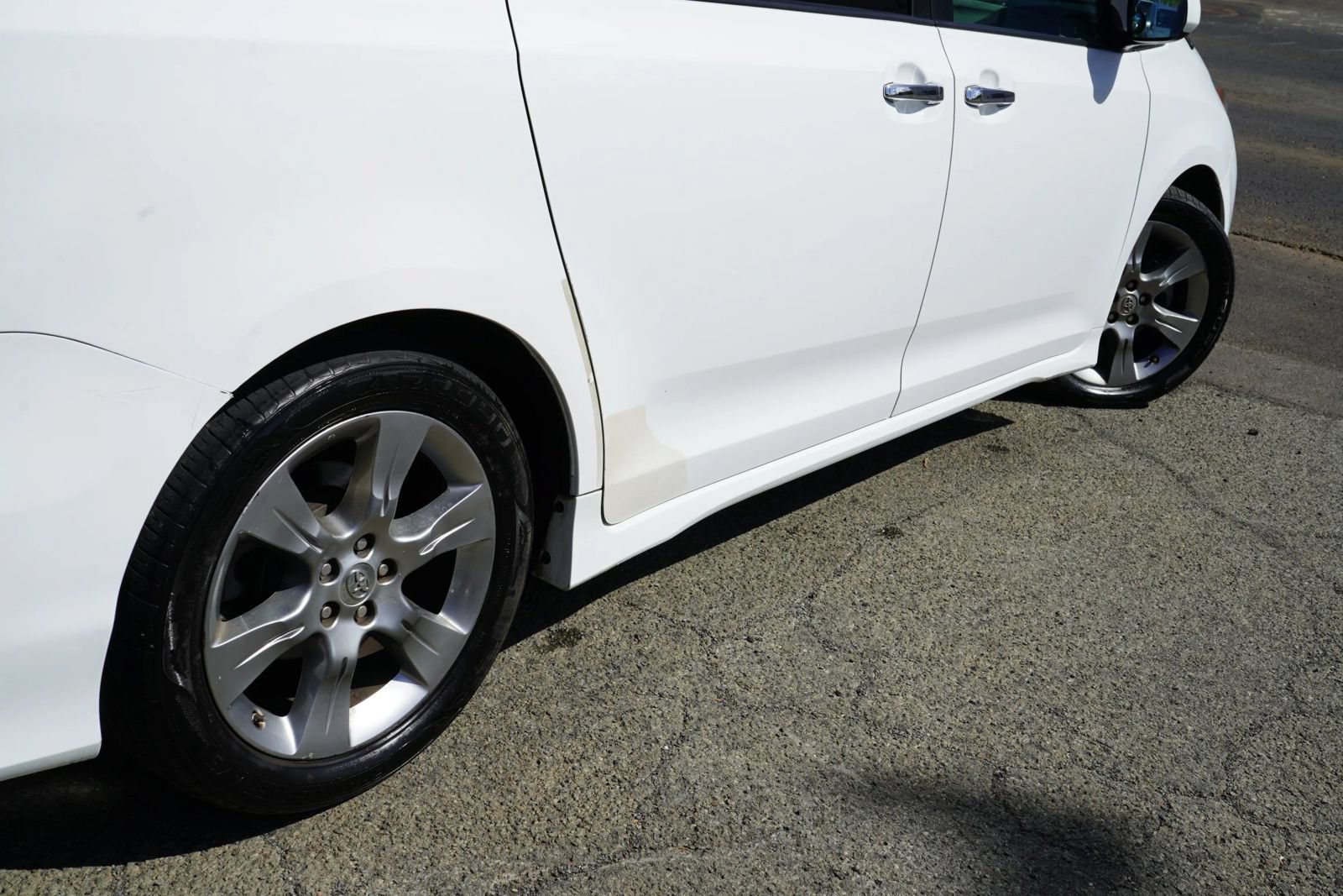 Used 2014 Toyota Sienna SE FWD image 7