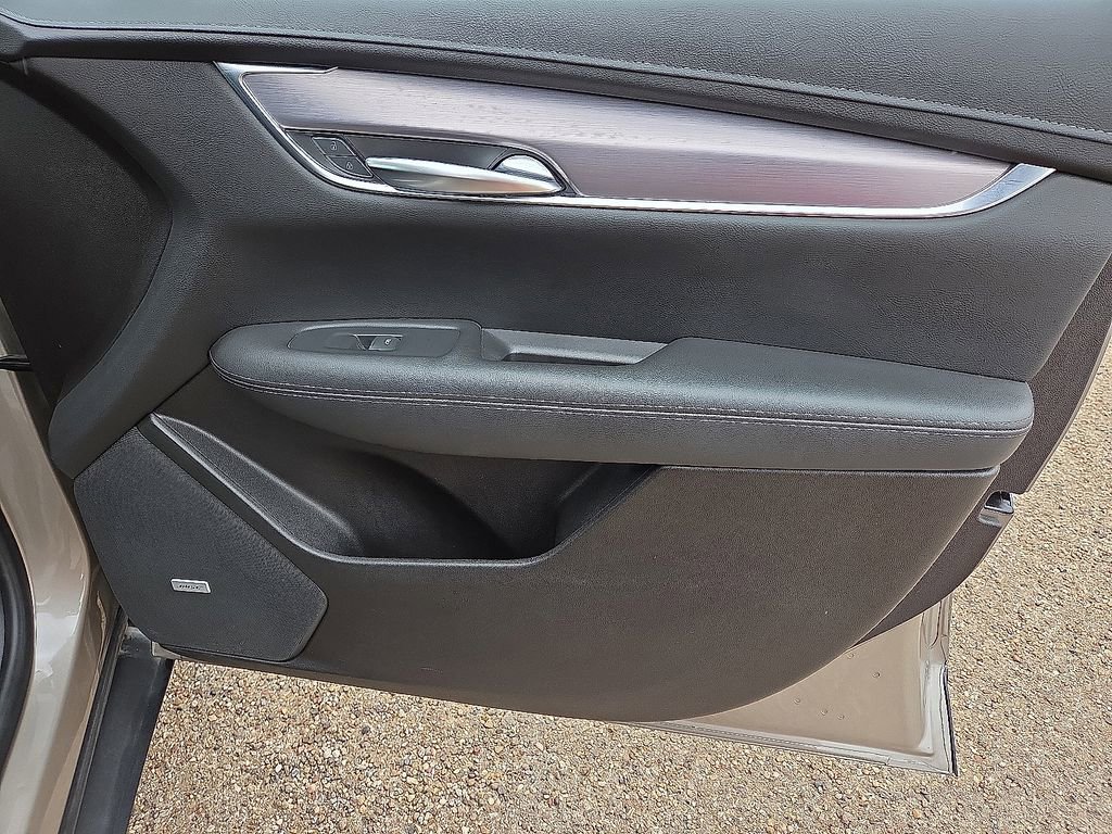 Used 2023 Cadillac XT5 Luxury w/ LPO, Floor Liner Package FWD image 14