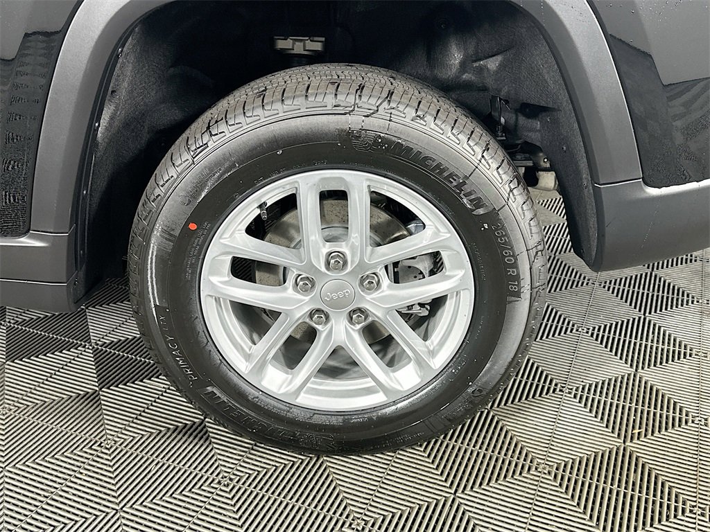 New 2025 Jeep Grand Cherokee Laredo X w/ Luxury Tech Group I image 17