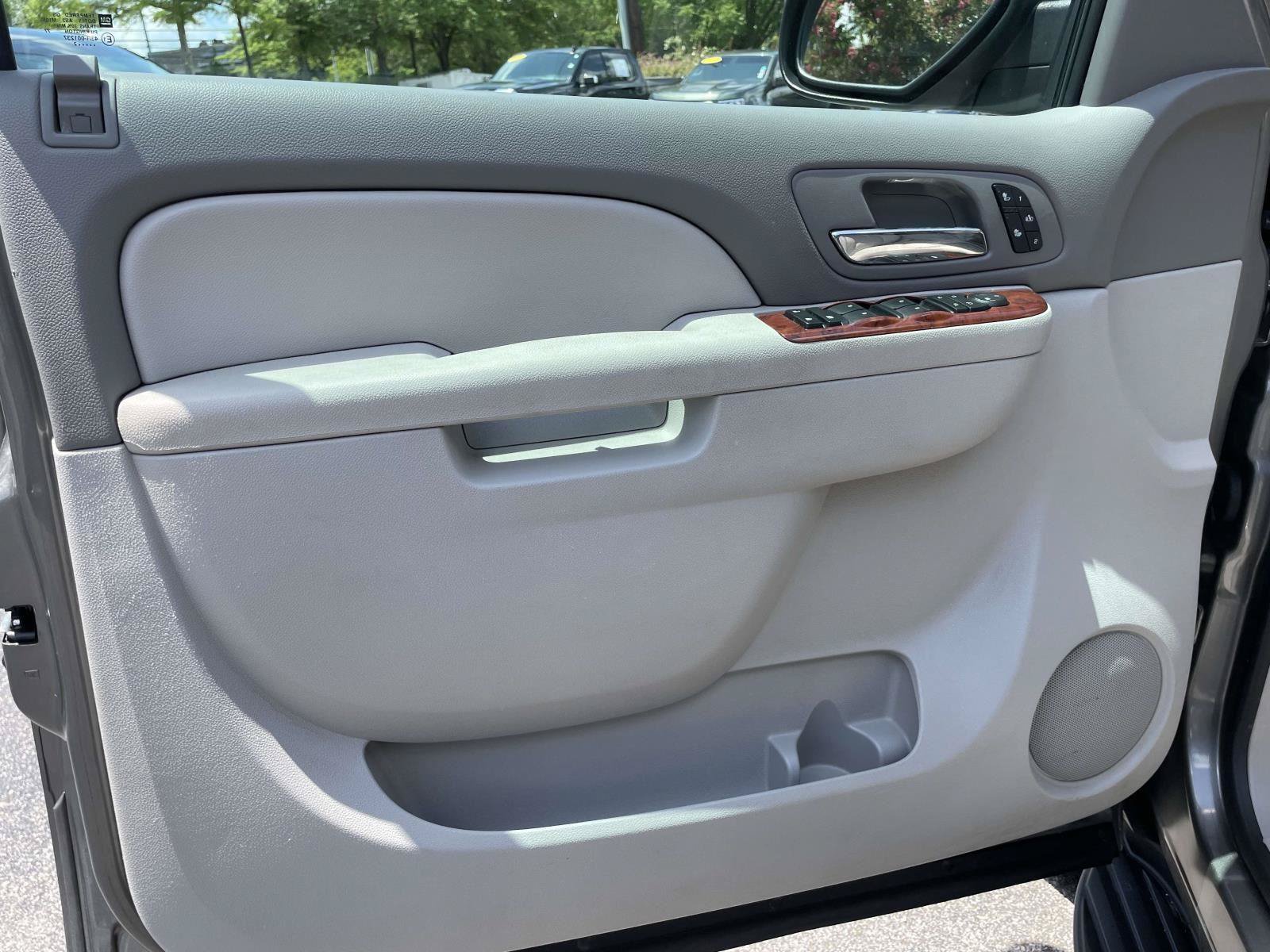 Used 2012 Chevrolet Tahoe LT w/ Luxury Package RWD image 5