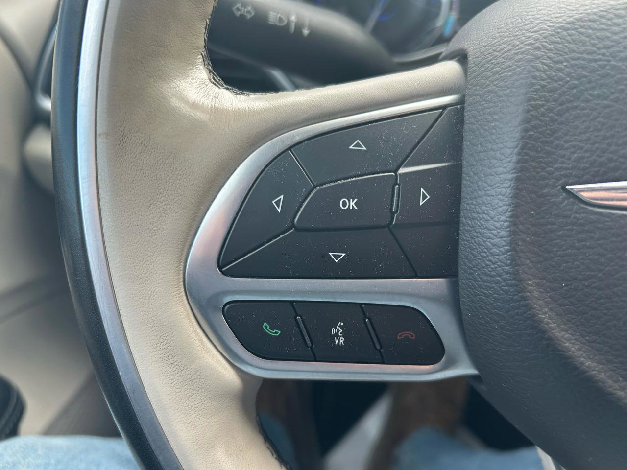 Used 2019 Chrysler Pacifica Limited image 16