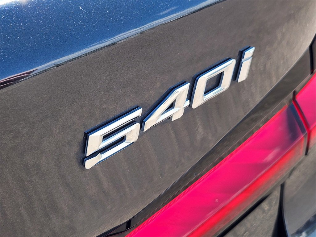 Used 2022 BMW 540i xDrive w/ Premium Package image 13