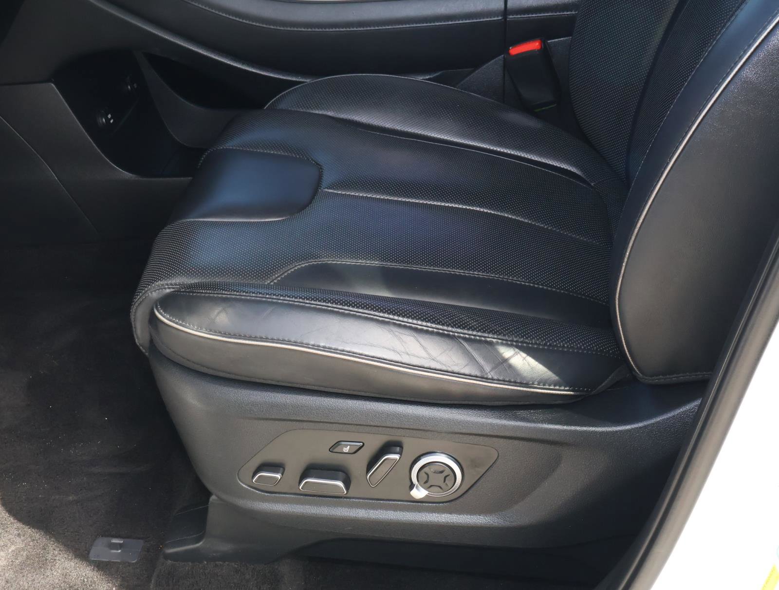 Used 2023 Hyundai Palisade Calligraphy image 14