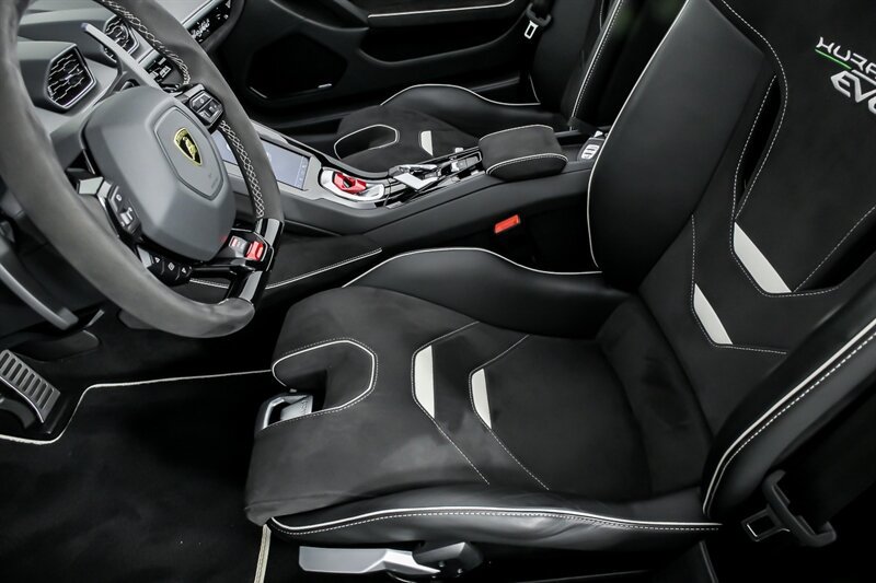Used 2022 Lamborghini Huracan EVO RWD image 19