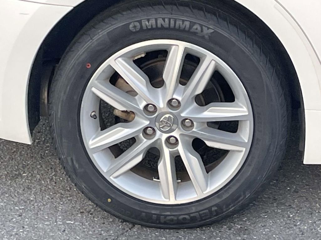 Used 2015 Toyota Avalon XLE Premium image 12