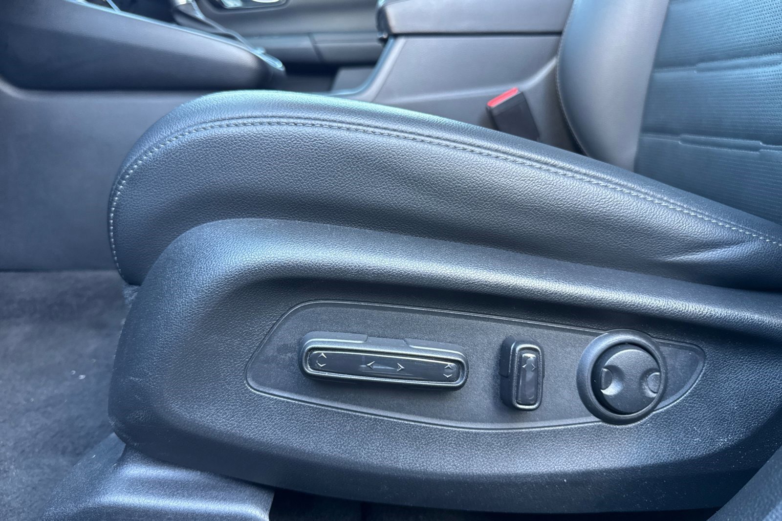 Used 2025 Honda CR-V EX-L image 14