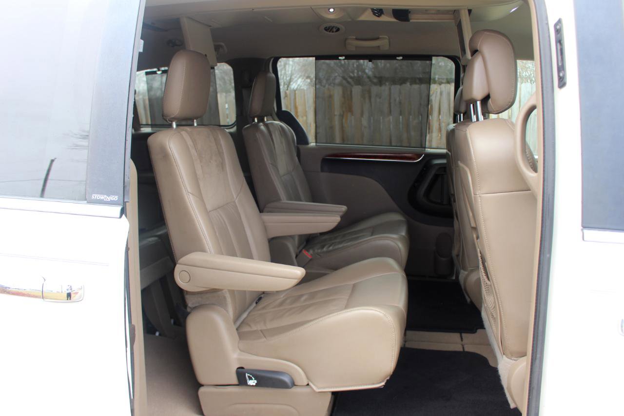 Used 2013 Chrysler Town & Country Limited w/ Trailer Tow Group FWD image 39