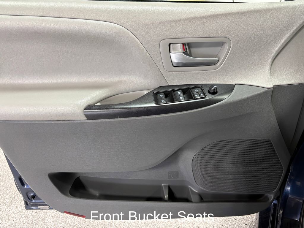 Used 2019 Toyota Sienna LE image 12