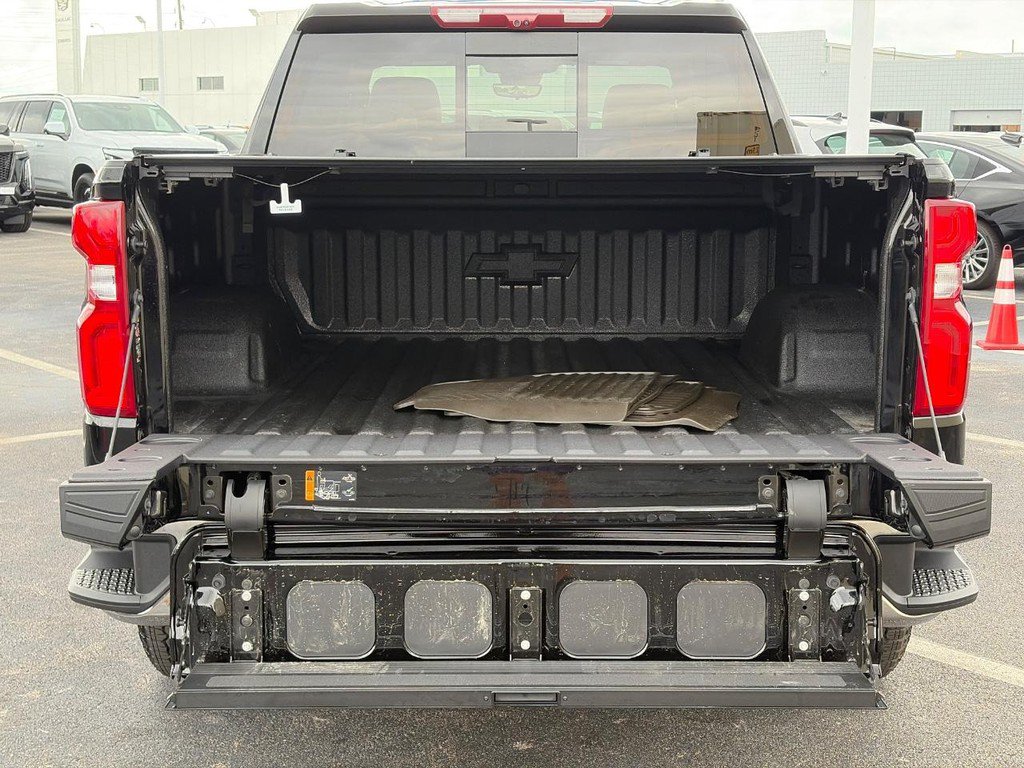 Used 2026 Chevrolet Silverado 1500 LTZ w/ LTZ Premium Package AWD/4WD image 8