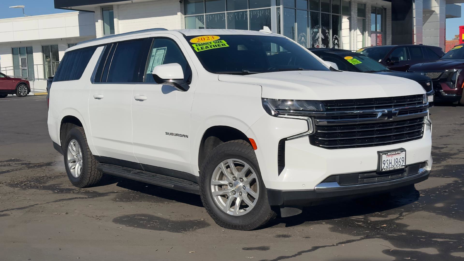 Used 2023 Chevrolet Suburban LT image 1