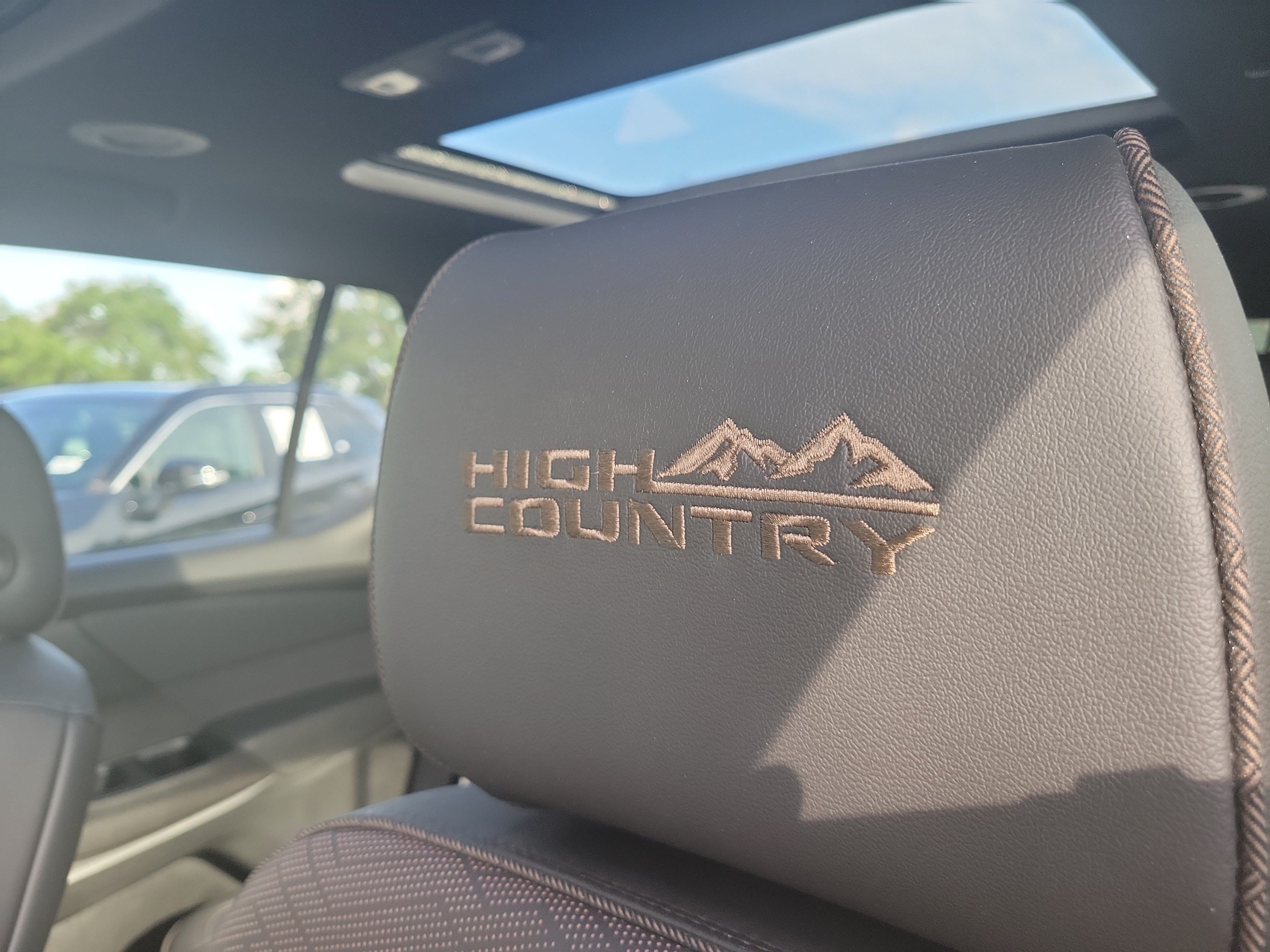 Used 2023 Chevrolet Traverse High Country FWD image 29