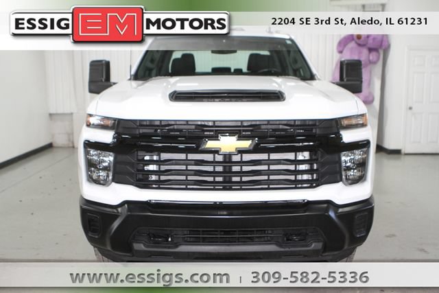 Used 2025 Chevrolet Silverado 3500 W/T AWD/4WD image 2