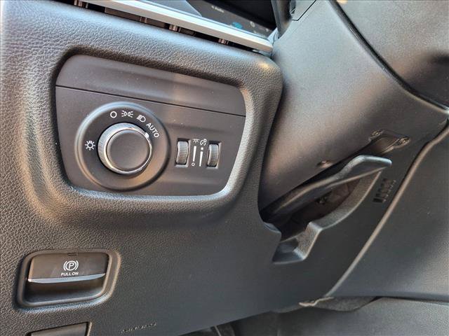 Used 2023 Jeep Grand Cherokee Altitude AWD/4WD image 15