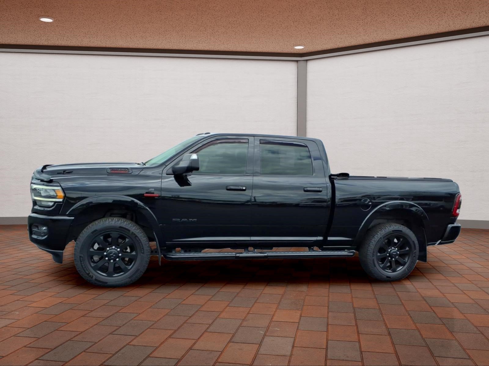 Used 2020 RAM 2500 Laramie w/ Night Edition AWD/4WD image 5