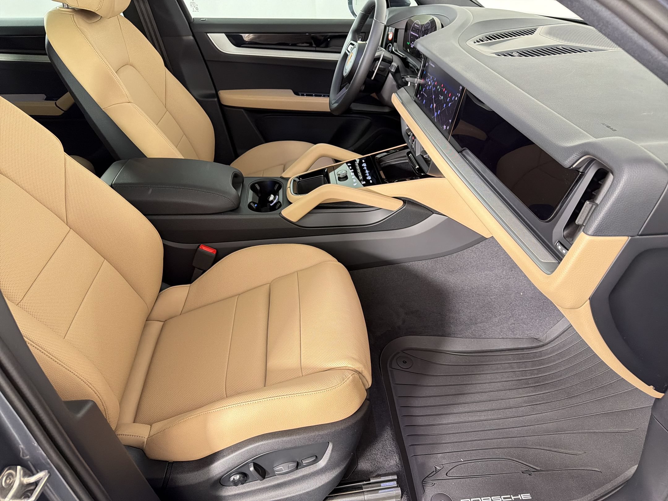 Used 2026 Porsche Cayenne AWD/4WD image 30