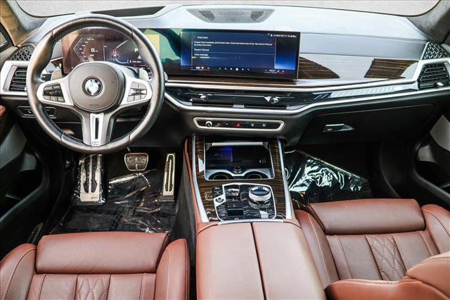 Used 2025 BMW X7 M60i AWD/4WD image 24