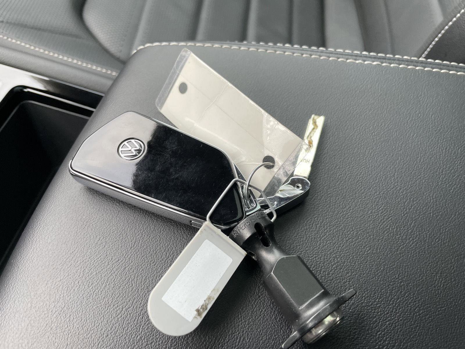 Used 2025 Volkswagen Atlas SEL image 34