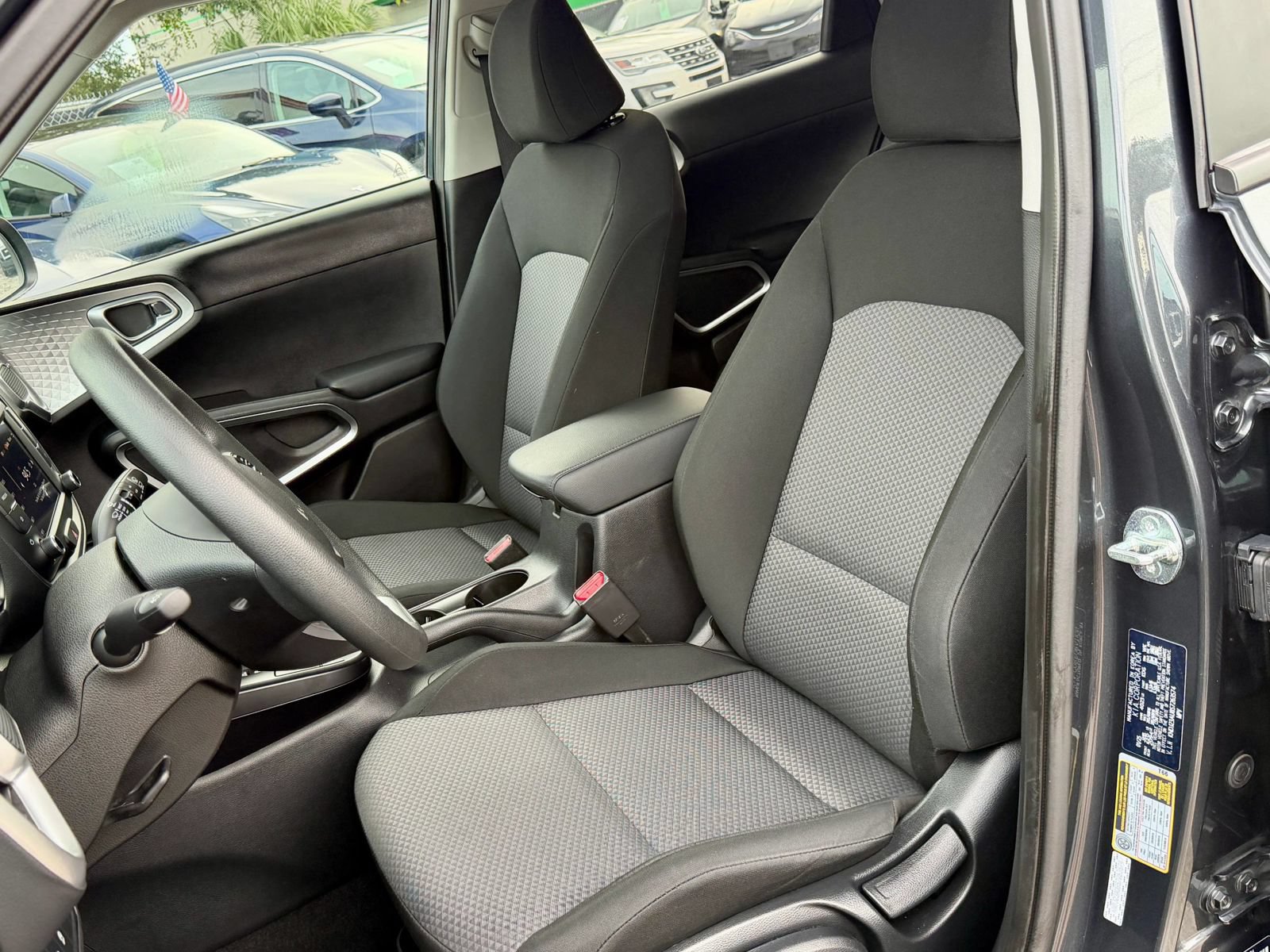 Used 2025 Kia Soul LX w/ LX Technology Package FWD image 10