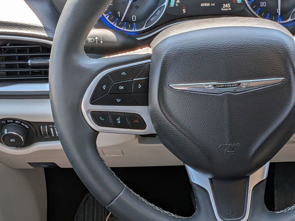 Used 2024 Chrysler Pacifica Touring-L image 23