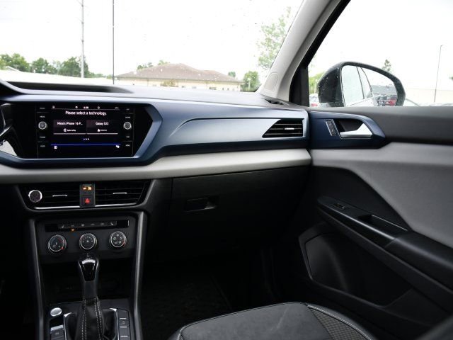 Used 2022 Volkswagen Taos SE FWD image 17