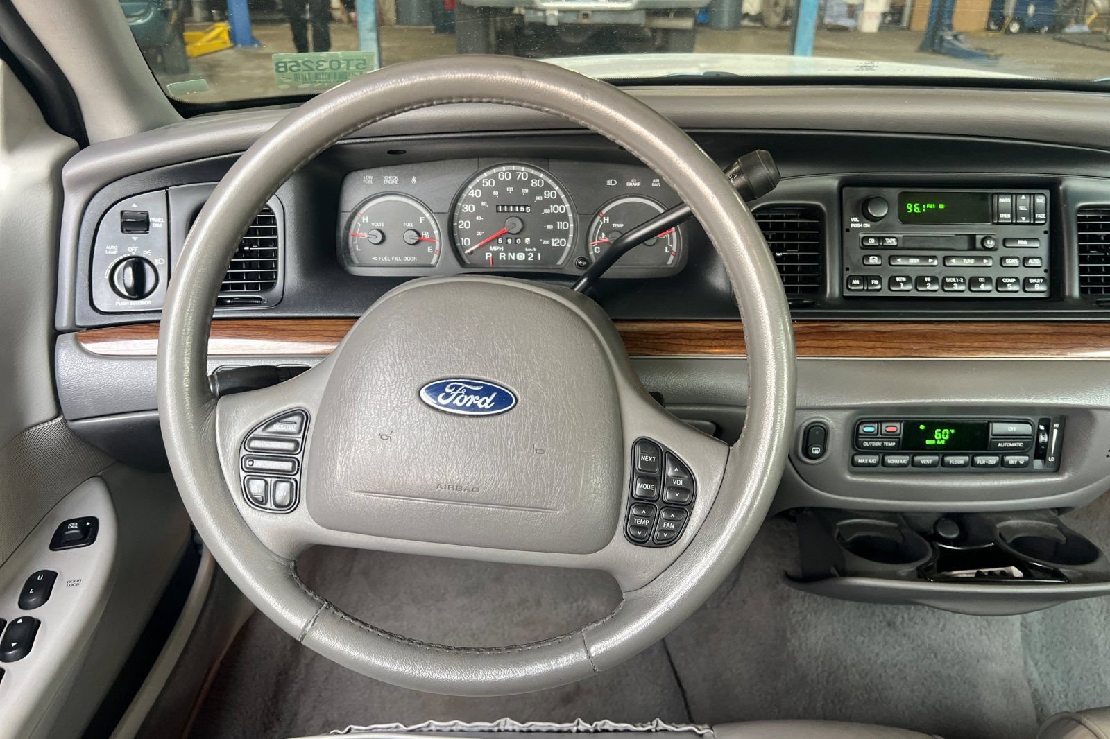 Used 2002 Ford Crown Victoria LX RWD image 14