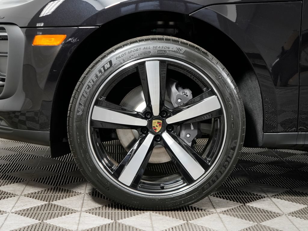 Certified 2026 Porsche Macan AWD/4WD image 13