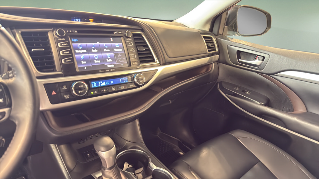 Used 2019 Toyota Highlander XLE AWD/4WD image 28