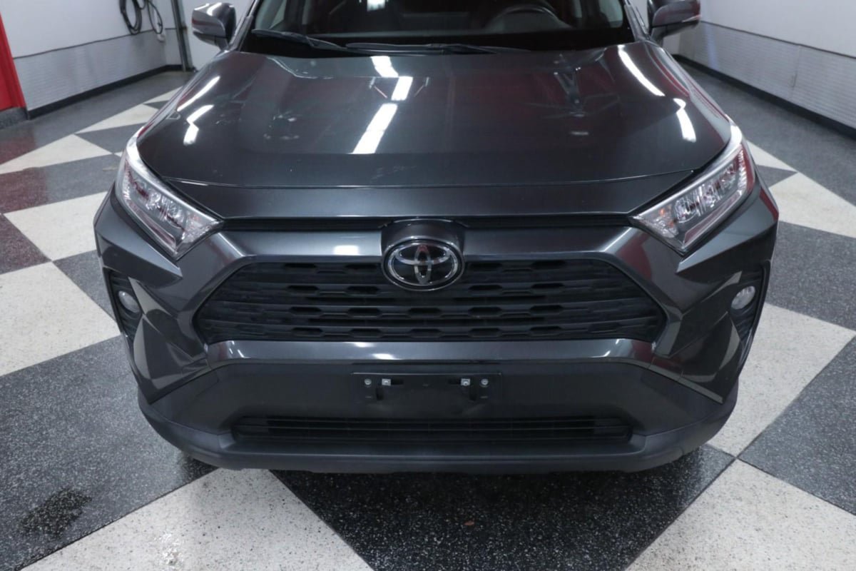 Used 2020 Toyota RAV4 XLE Premium FWD image 4