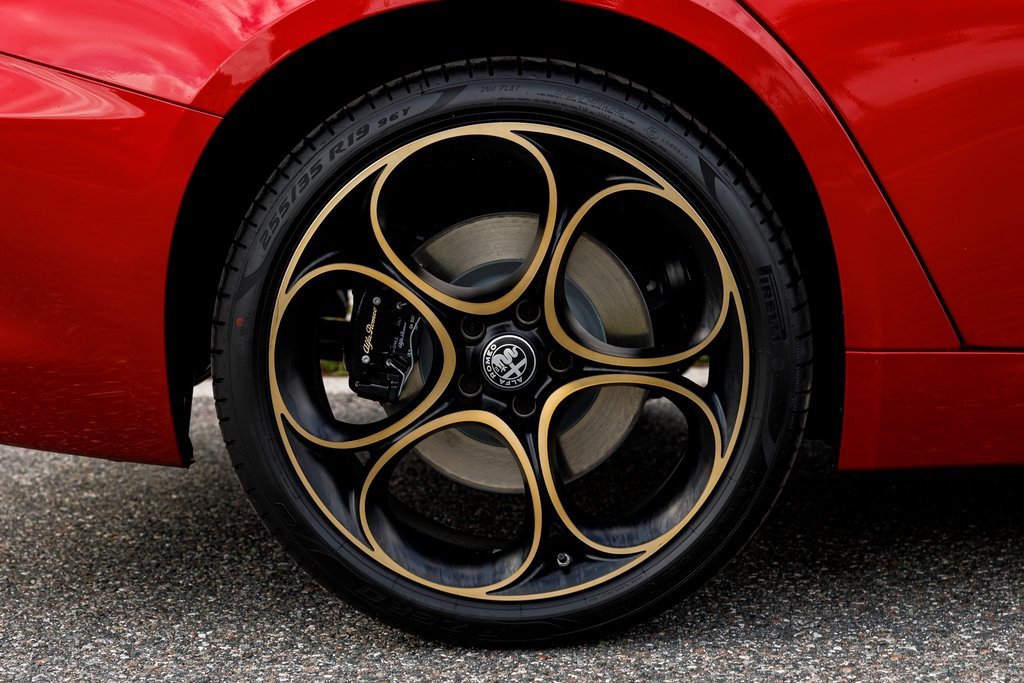 New 2025 Alfa Romeo Giulia AWD w/ Driving Assist Package image 11