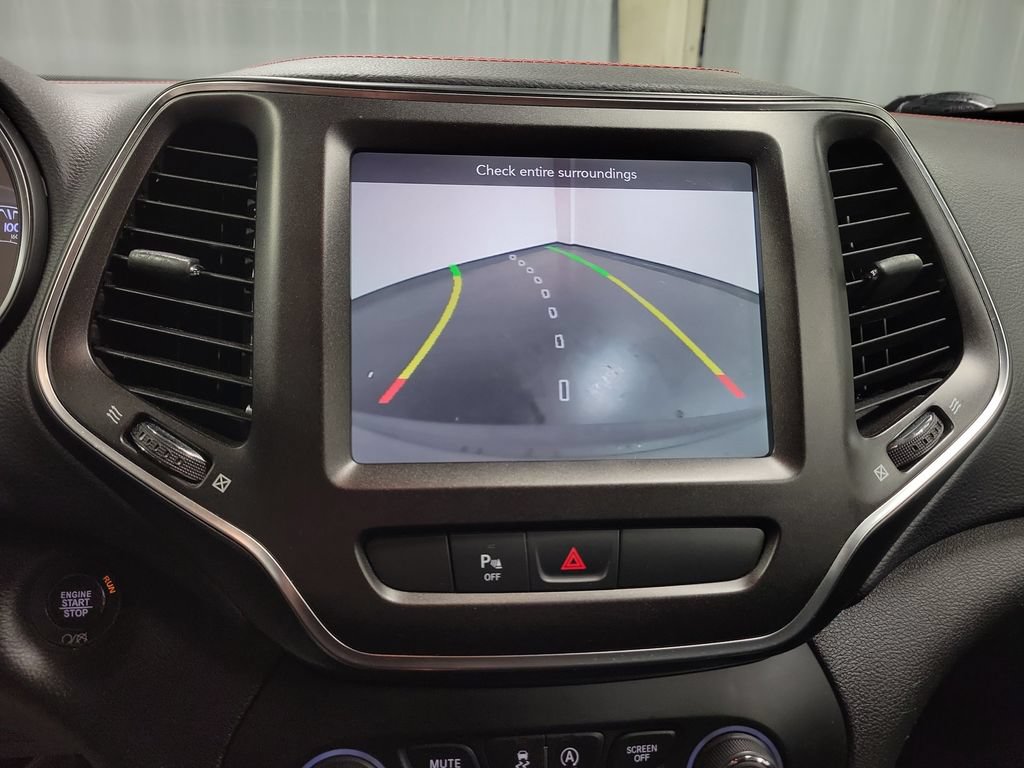 Used 2019 Jeep Cherokee Trailhawk w/ Cold Weather Group AWD/4WD image 18