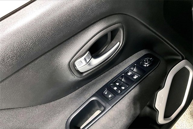 Used 2019 Jeep Renegade Latitude w/ Cold Weather Group image 37