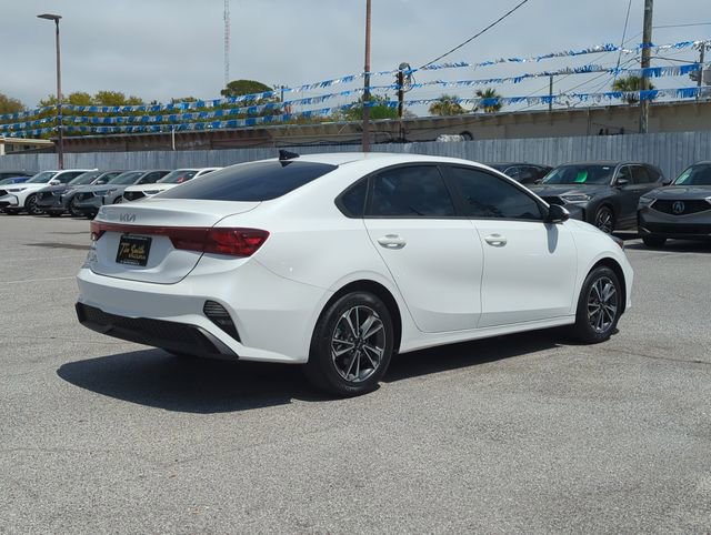 Used 2023 Kia Forte LXS w/ LXS Technology Package image 4