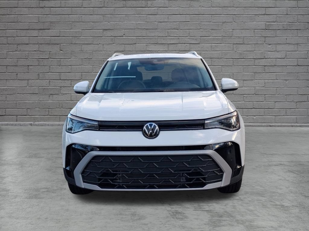 New 2026 Volkswagen Taos SE FWD image 2