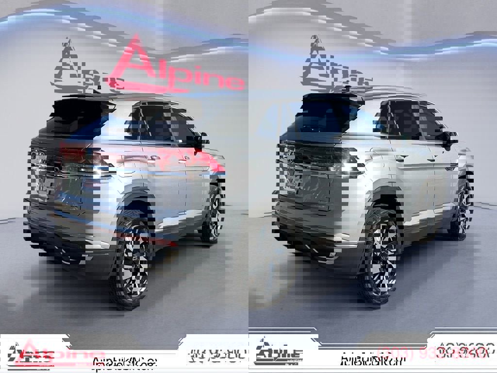 Used 2025 Volkswagen Atlas Cross Sport SE AWD/4WD image 5