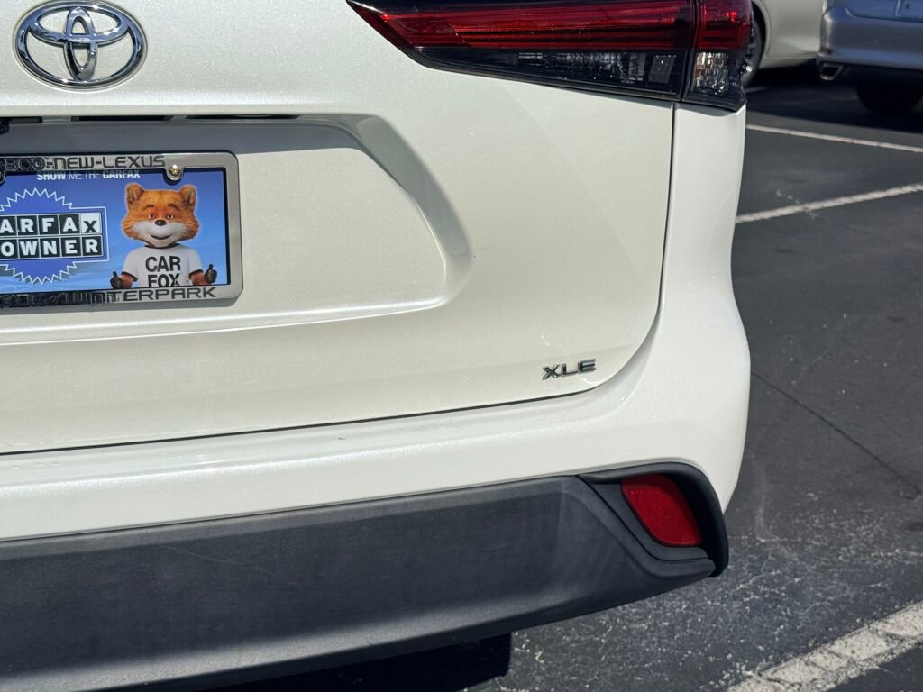 Used 2021 Toyota Highlander XLE image 12