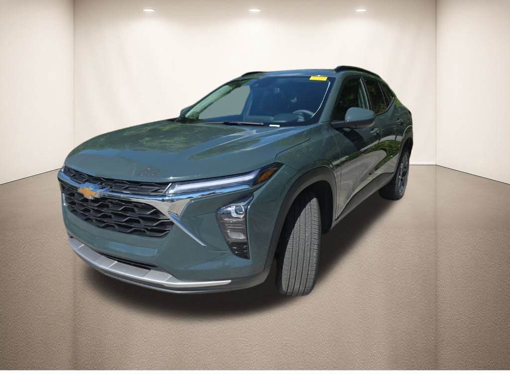 Used 2025 Chevrolet Trax LT FWD image 11