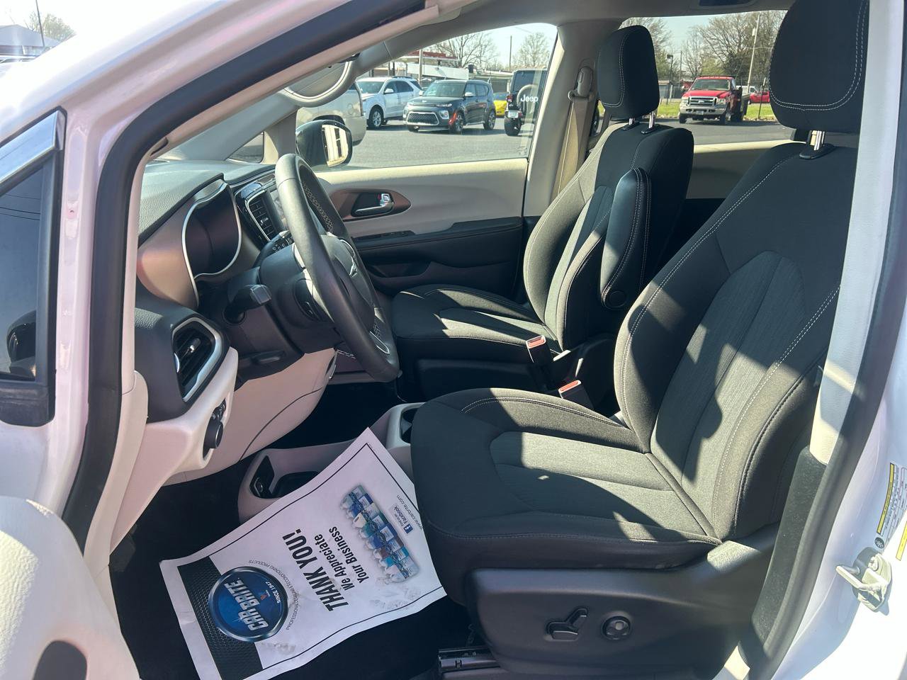 Used 2024 Chrysler Voyager LX image 9