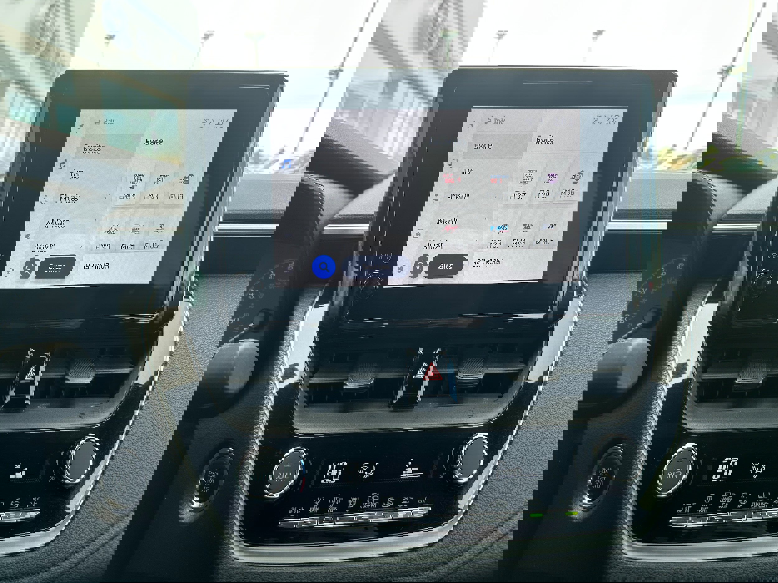 Used 2023 Toyota Corolla SE image 16