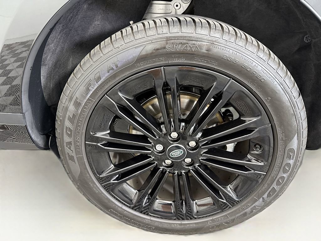 Certified 2025 Land Rover Range Rover Evoque S image 30