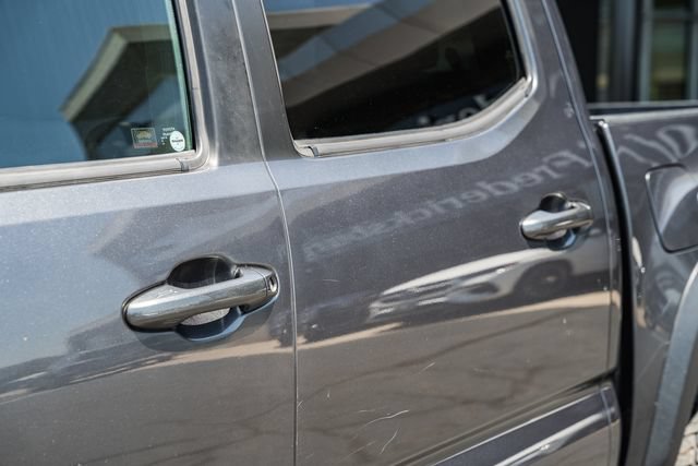 Used 2020 Toyota Tacoma TRD Off-Road AWD/4WD image 16