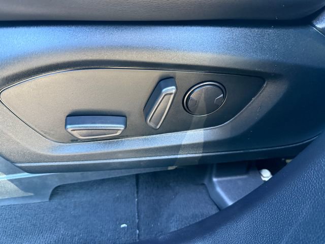 Used 2022 Ford Explorer XLT w/ Equipment Group 202A image 20