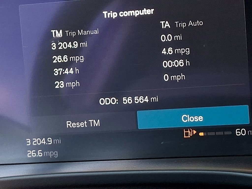 Used 2024 Volvo XC40 B5 Plus image 21