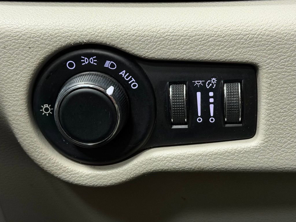 Used 2017 Chrysler Pacifica Touring image 11